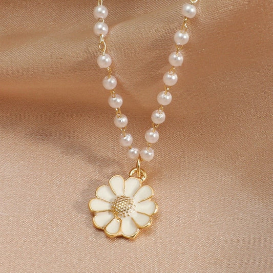 COLLANA DI PERLE CON MARGHERITA INCANTEVOLE