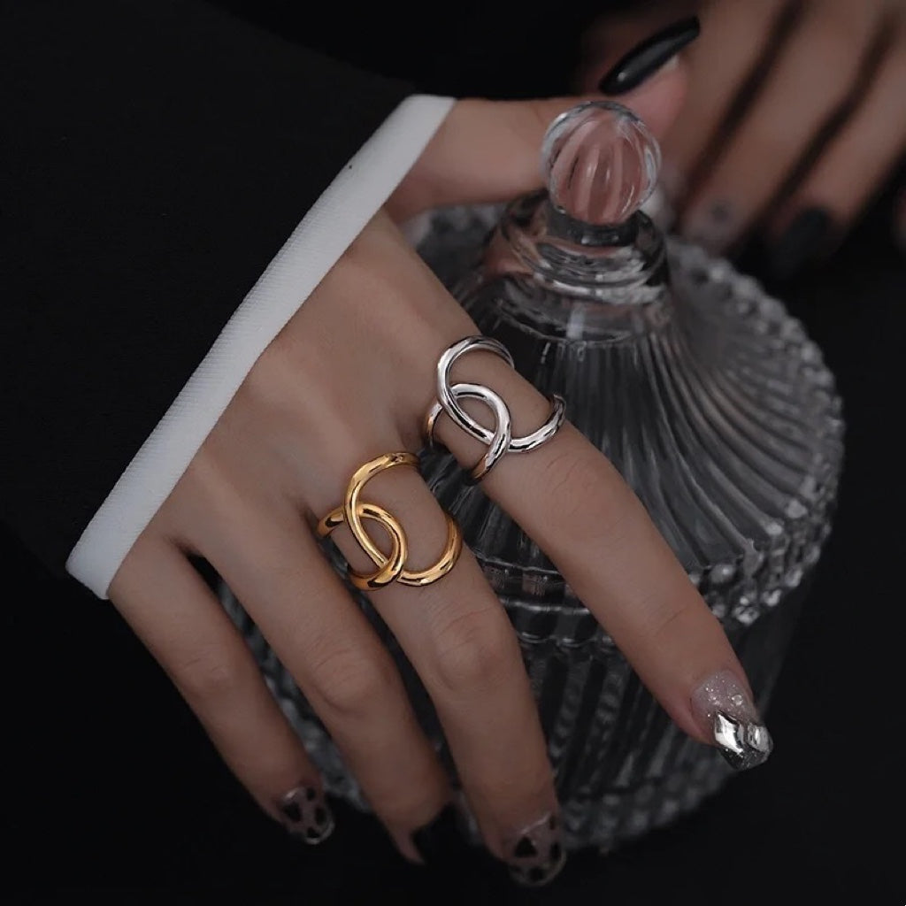 ANELLO REGOLABILE DOPPIA C A LINEE INTRECCIATE