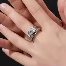 ANELLO CON GEMMA INCASSATA SENZA TEMPO