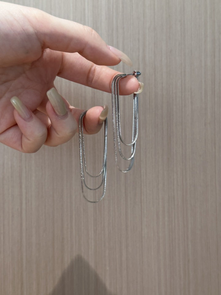 ORECCHINI A FRANGE CON CATENA MORBIDA