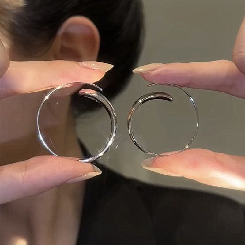 ORECCHINI A CERCHIO GRANDI E CURVI