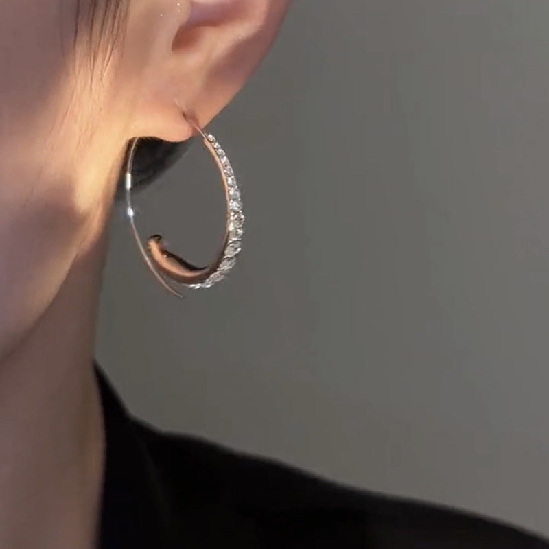 ORECCHINI A CERCHIO BRILLANTI IN ZIRCONIO