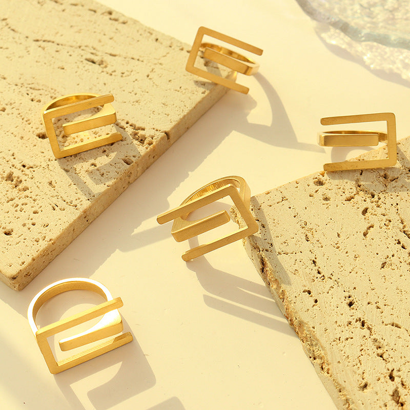 ANELLO IN ARGENTO STERLING A LINEA GEOMETRICA