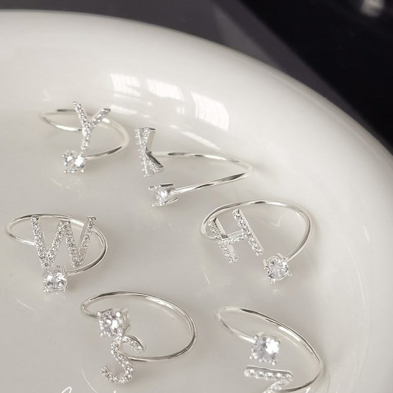 ANELLO IN ARGENTO STERLING CON LETTERA IN ZIRCONIO