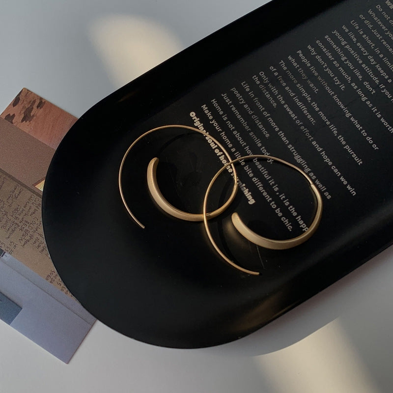 ORECCHINI A CERCHIO GRANDI E CURVI