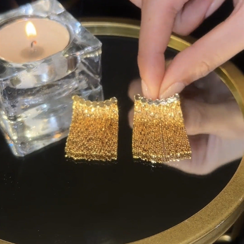 ORECCHINI CON LUNGHE FRANGE E BARRA CURVA