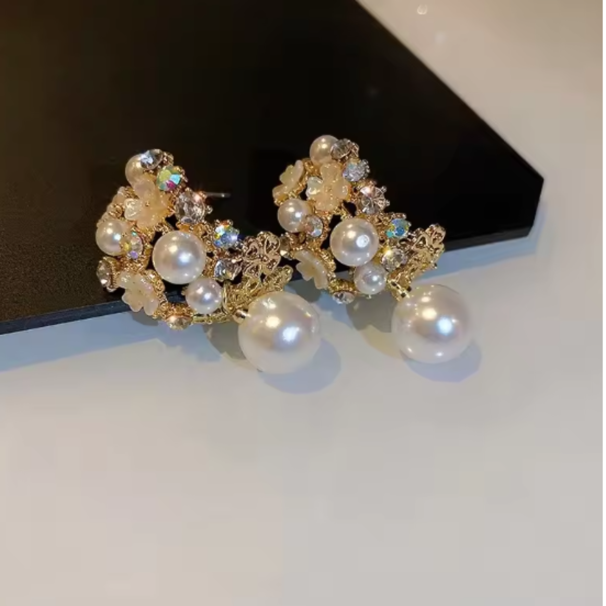 ORECCHINI PERLA FIORITURA DORATA