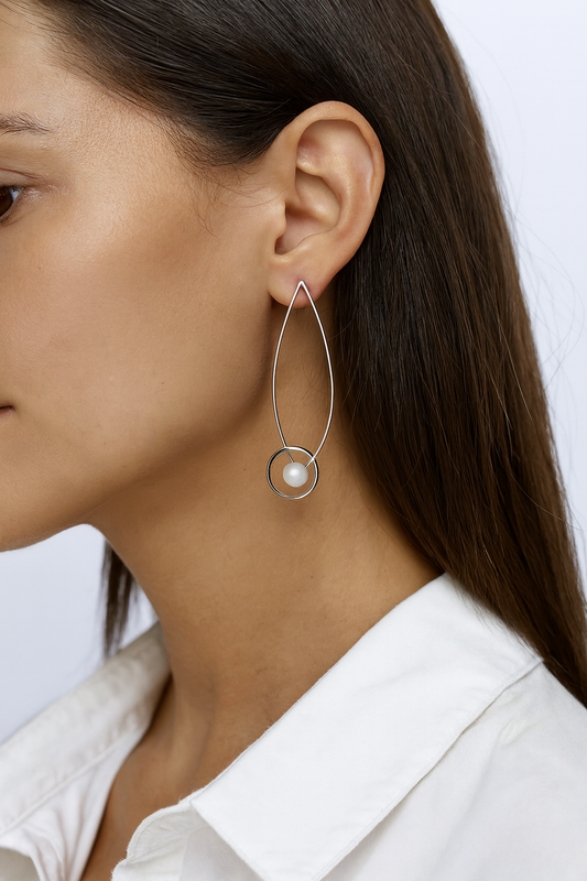 ORECCHINI FILANTI DELL’ELEGANZA ORBITALE