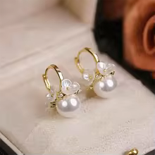 ORECCHINI FLOREALI CON PERLA SPLENDENTE