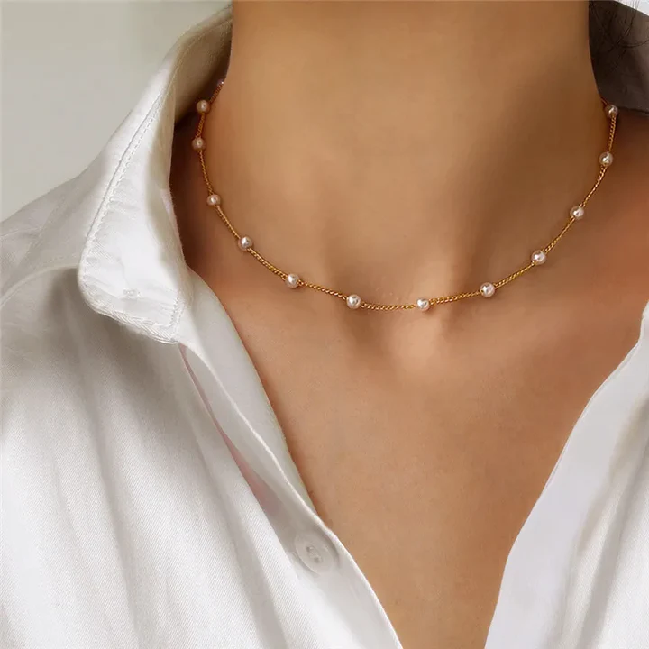 CHOKER A CATENA ORNATO DI PERLE DORATE