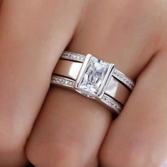 ANELLO CON GEMMA INCASSATA SENZA TEMPO