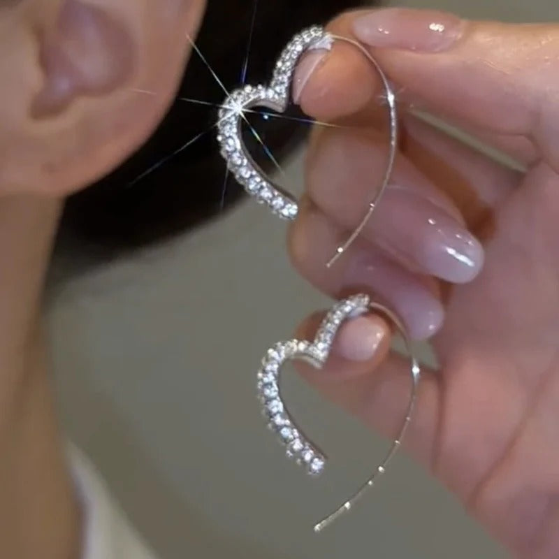 ORECCHINI A CERCHIO CON CUORE IN ZIRCONIO