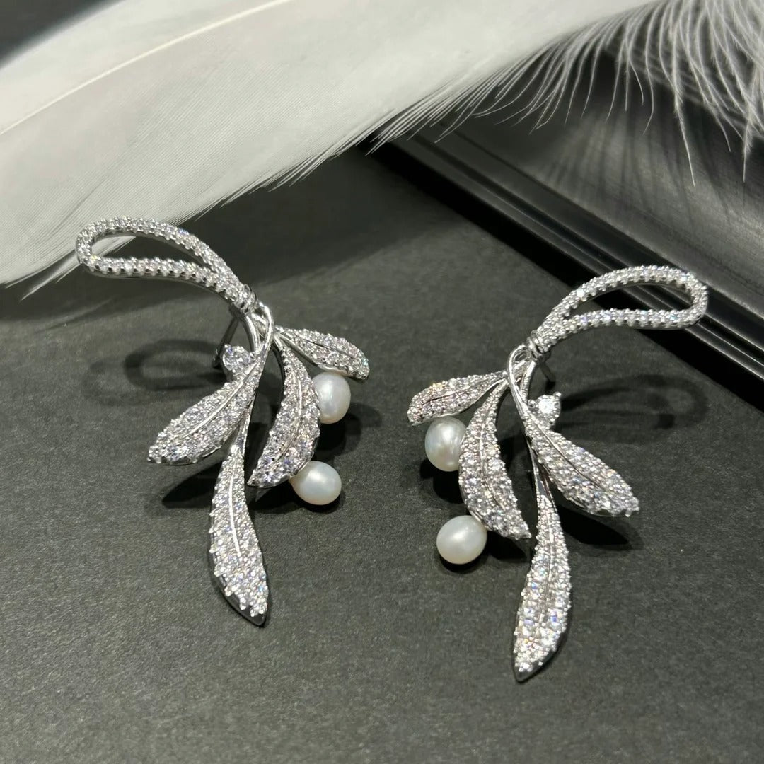 ORECCHINI IN ARGENTO STERLING A FORMA DI FOGLIE MORMORANTI CON PERLE