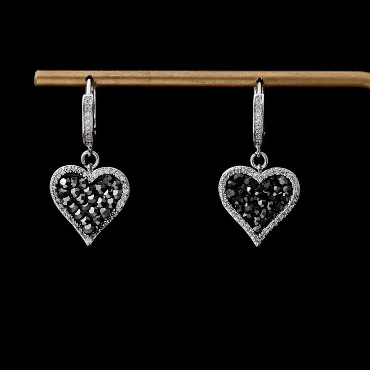 ORECCHINI A CUORE NERO CON DIAMANTI BRILLANTI
