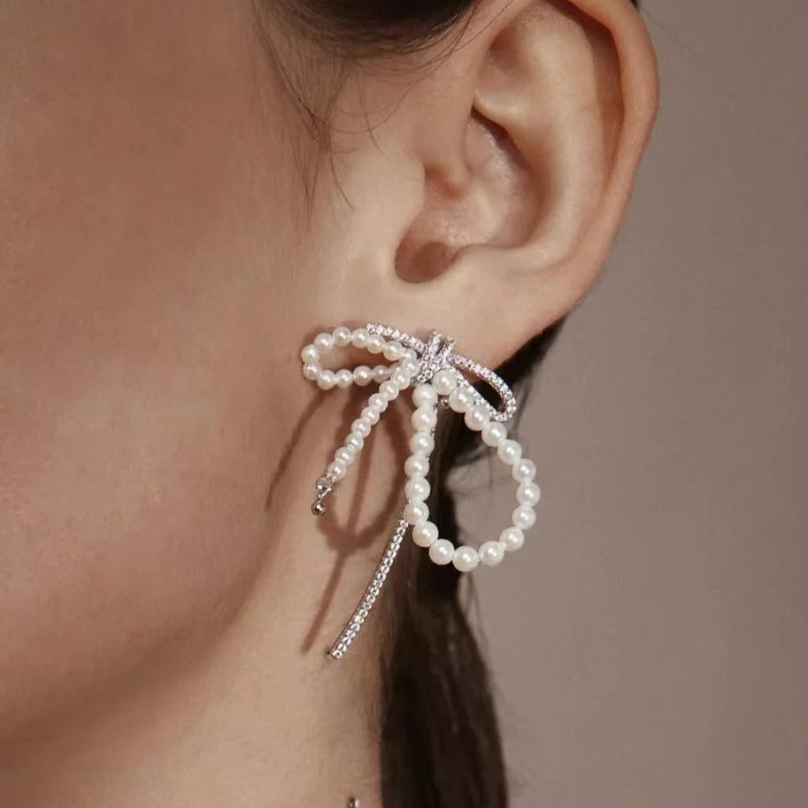 ORECCHINI IN ARGENTO STERLING CON PERLE E FIOCCO