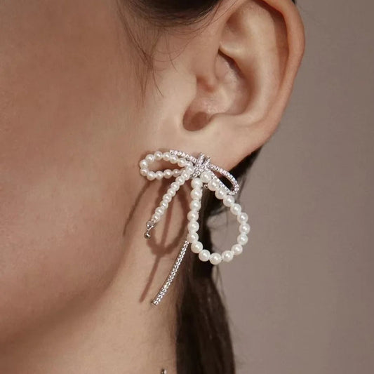 ORECCHINI IN ARGENTO STERLING CON PERLE E FIOCCO