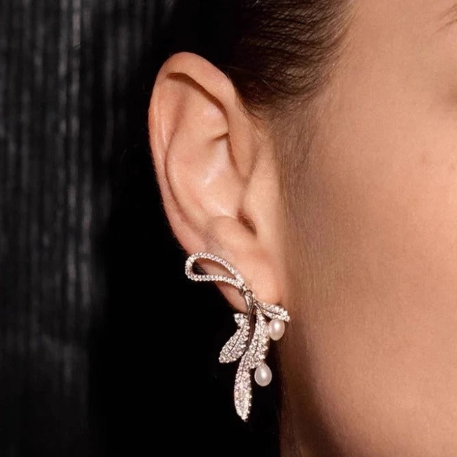 ORECCHINI IN ARGENTO STERLING A FORMA DI FOGLIE MORMORANTI CON PERLE