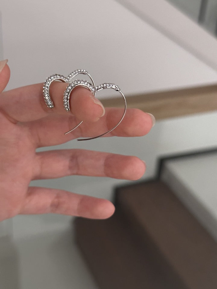 ORECCHINI A CERCHIO CON CUORE IN ZIRCONIO